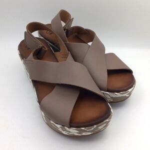 CLARK WEDGE SOFT CUSHION SANDALS
